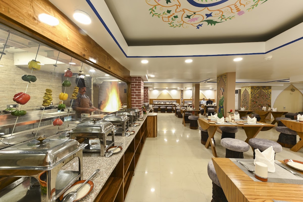 Pashtun || Best Restaurant In Agra For Lunch, Dinner, and Couples