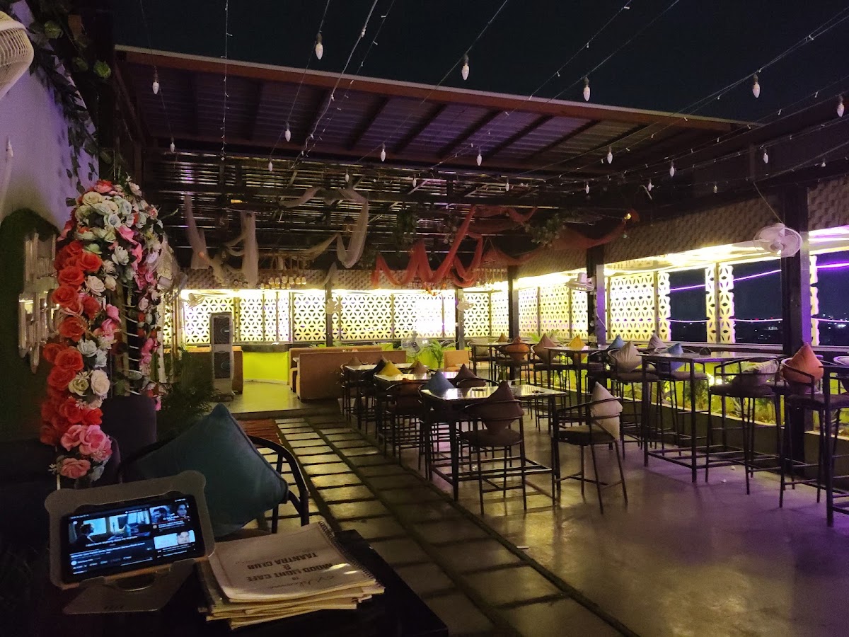 Mood Light Cafe